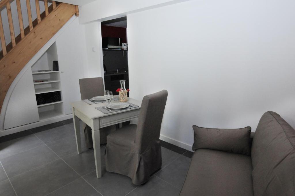 Les Communs Du Manoir Apartment Ecully Room photo